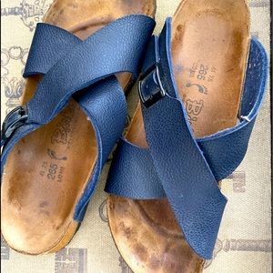 Birkenstock woman’s 10 or 41..navy blue